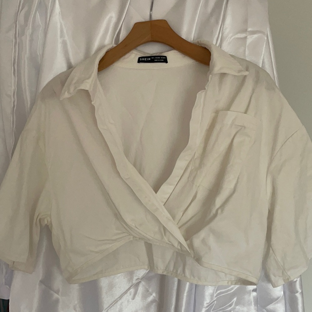 White crop top with short sleeves